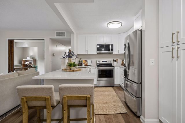 12621 Sherwood Place C11, Minnetonka, MN 55305