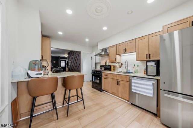 218 E 2Nd St, Bound Brook Boro, NJ 08805