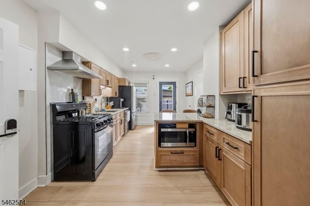 218 E 2Nd St, Bound Brook Boro, NJ 08805