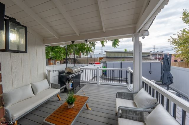 218 E 2Nd St, Bound Brook Boro, NJ 08805