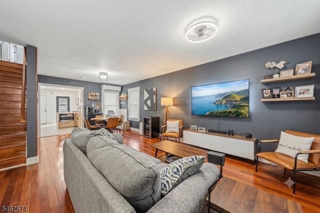 218 E 2Nd St, Bound Brook Boro, NJ 08805