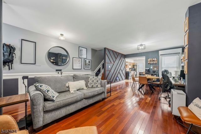 218 E 2Nd St, Bound Brook Boro, NJ 08805