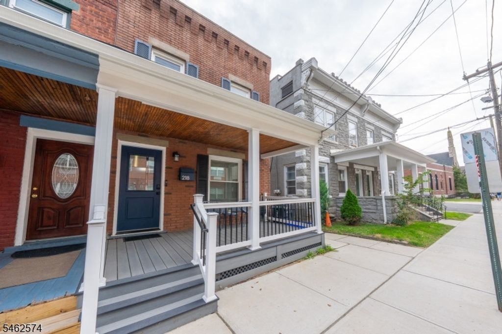 218 E 2Nd St, Bound Brook Boro, NJ 08805