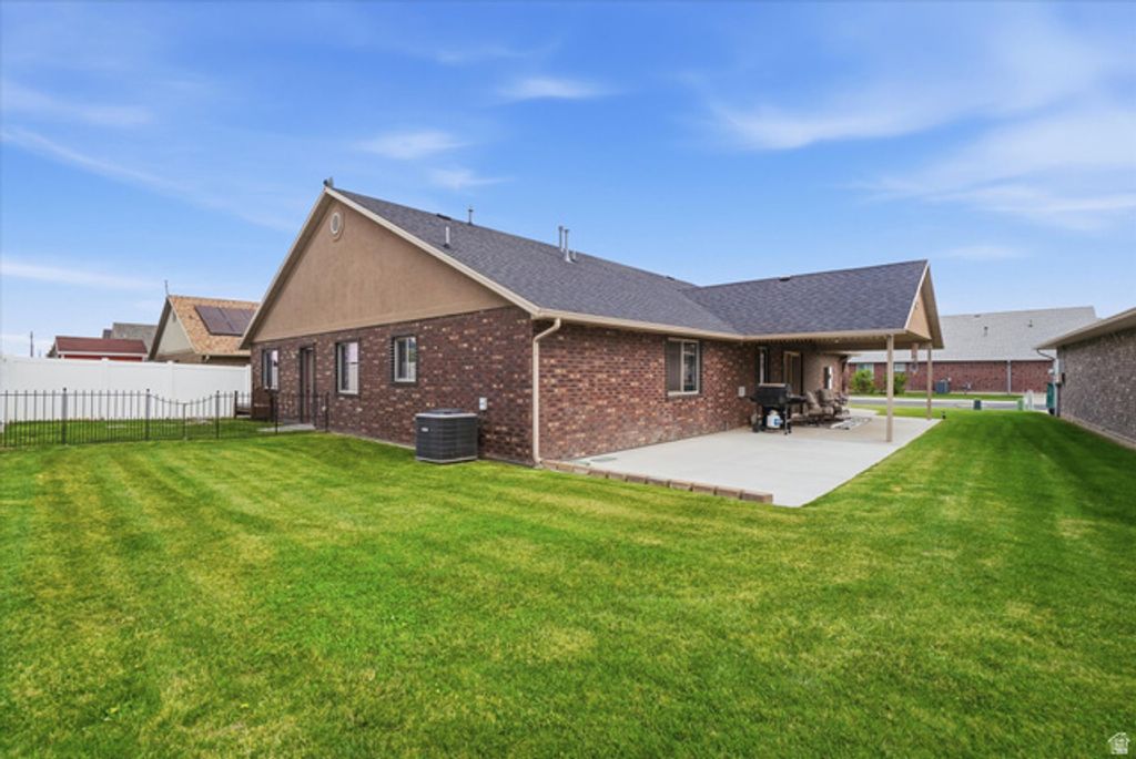 Image 18 of property listing at 4277 S 3475 W, West Haven, UT 84401