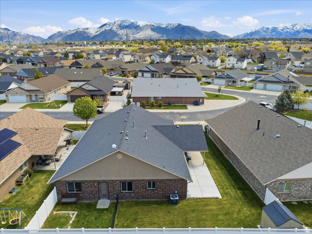 Image 20 of property listing at 4277 S 3475 W, West Haven, UT 84401