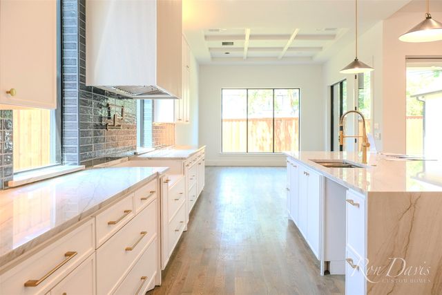 9845 Lenel Place, Dallas, TX 75220