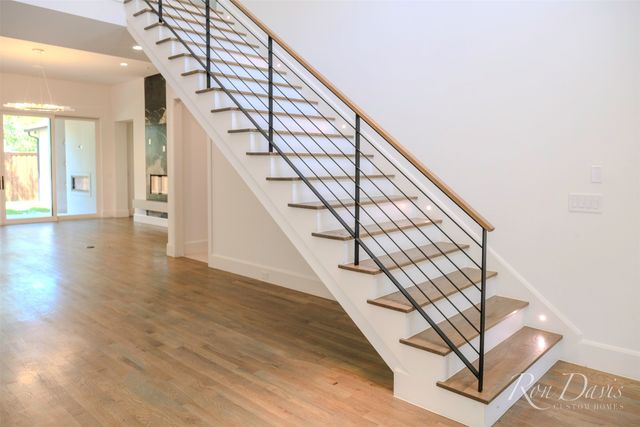 9845 Lenel Place, Dallas, TX 75220