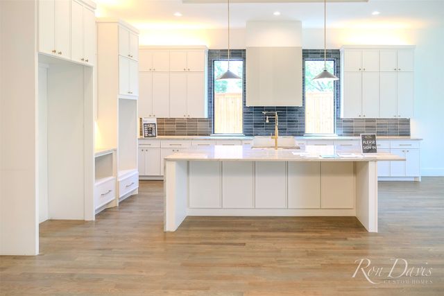 9845 Lenel Place, Dallas, TX 75220
