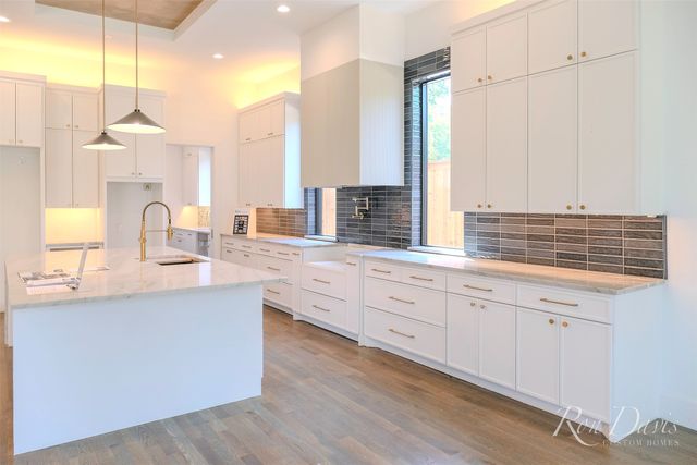 9845 Lenel Place, Dallas, TX 75220