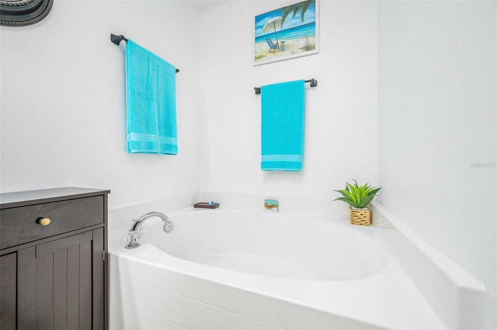 Image 20 of property listing at 8147 NW 51ST DRIVE, Gainesville, FL 32653