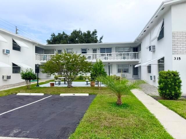 315 7th Avenue S 6B, Lake Worth Beach, FL 33460