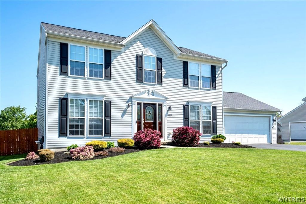 2235 Hunters Hollow Lane, Hamburg, NY 14085