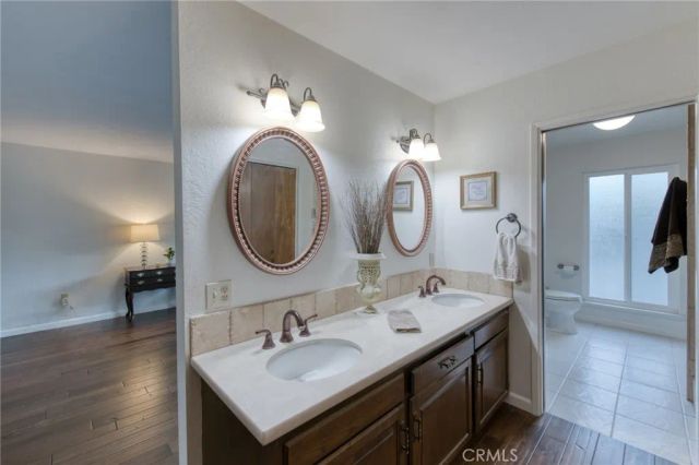 1687 W Dovewood, Fresno, CA 93711