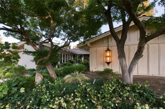 1687 W Dovewood, Fresno, CA 93711