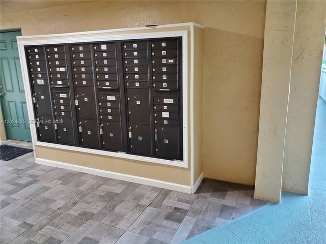 1300 Moffett St 106, Hallandale Beach, FL 33009