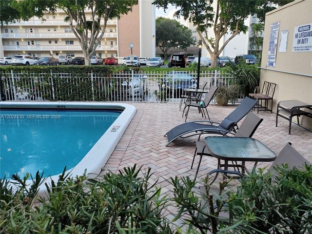 1300 Moffett St 106, Hallandale Beach, FL 33009