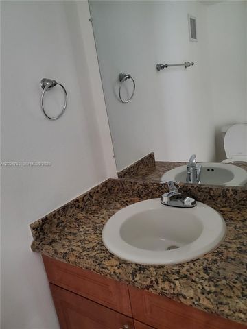 1300 Moffett St 106, Hallandale Beach, FL 33009
