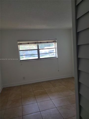 1300 Moffett St 106, Hallandale Beach, FL 33009