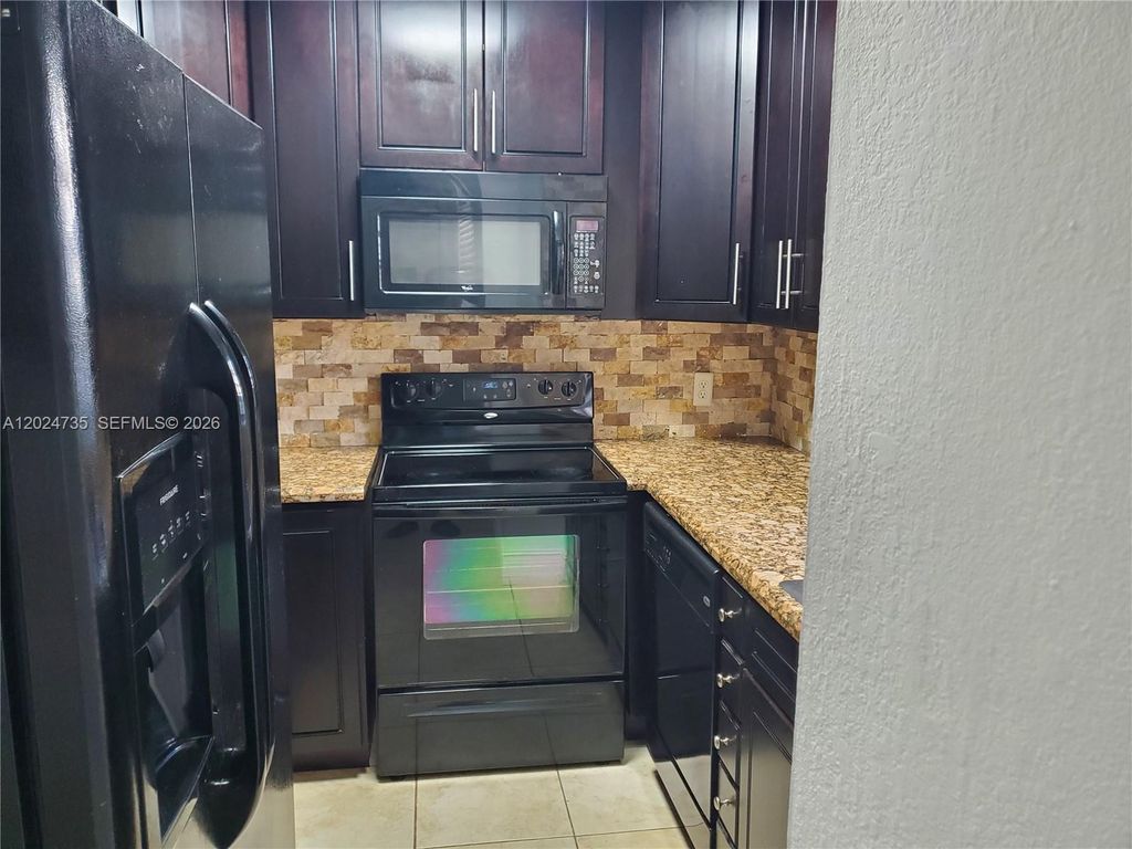 1300 Moffett St 106, Hallandale Beach, FL 33009