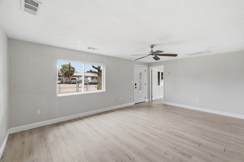Image 6 of property listing at 19474 Avenue 22 1/2 # 2, Chowchilla, CA 93610