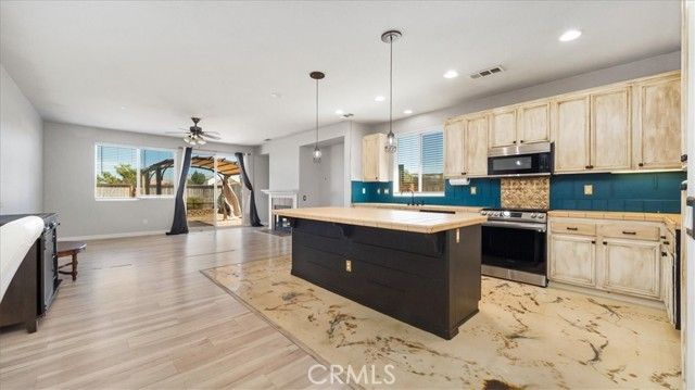 13849 Jackson Street, Oak Hills, CA 92344