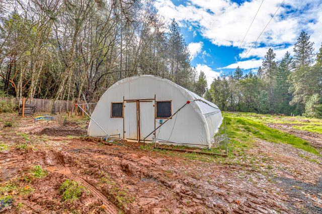 486 Tunnel Creek Road, Grants Pass, OR 97526