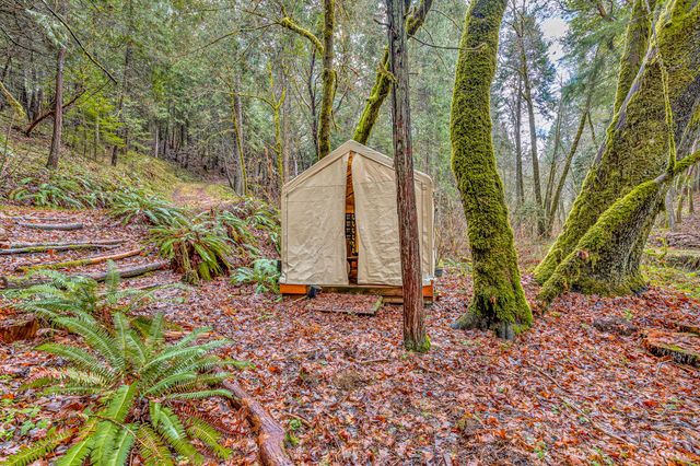 486 Tunnel Creek Road, Grants Pass, OR 97526