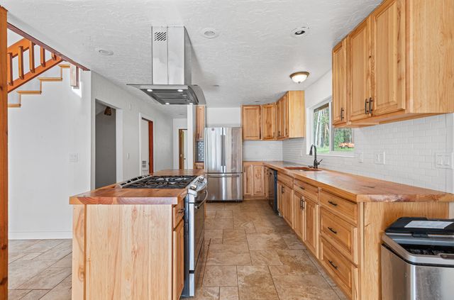 486 Tunnel Creek Road, Grants Pass, OR 97526