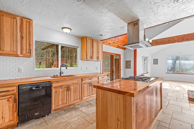 486 Tunnel Creek Road, Grants Pass, OR 97526