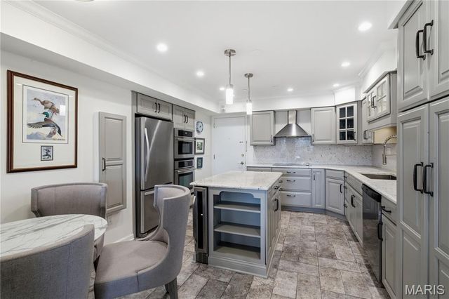 710 S Hanley Road 10B, Clayton, MO 63105
