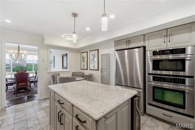 710 S Hanley Road 10B, Clayton, MO 63105