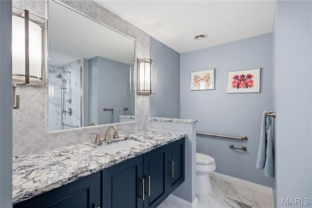 710 S Hanley Road 10B, Clayton, MO 63105