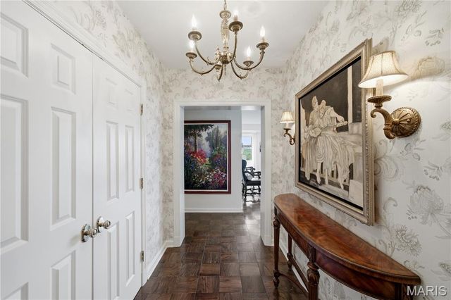 710 S Hanley Road 10B, Clayton, MO 63105
