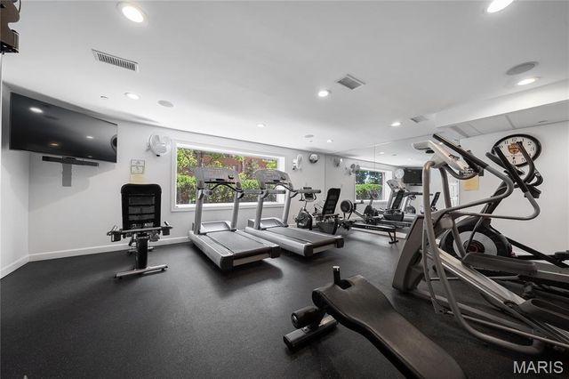 710 S Hanley Road 10B, Clayton, MO 63105