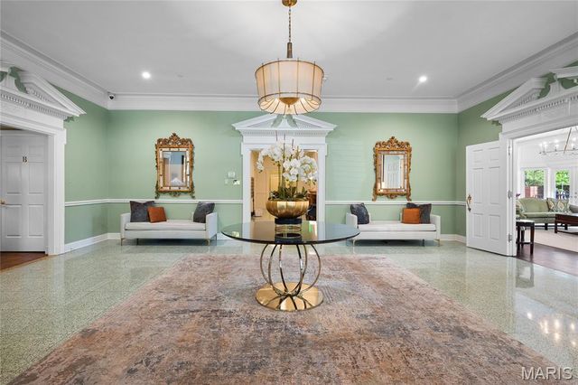 710 S Hanley Road 10B, Clayton, MO 63105