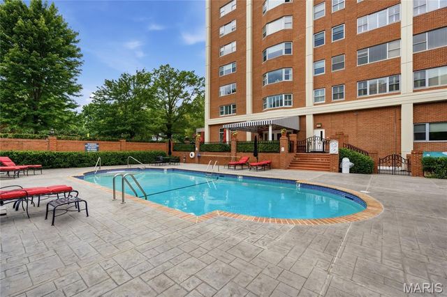 710 S Hanley Road 10B, Clayton, MO 63105