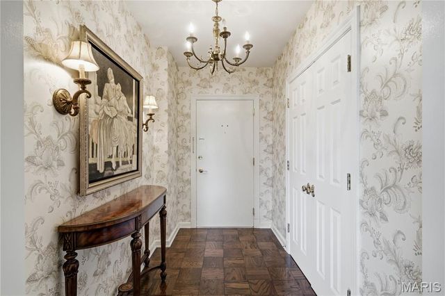 710 S Hanley Road 10B, Clayton, MO 63105