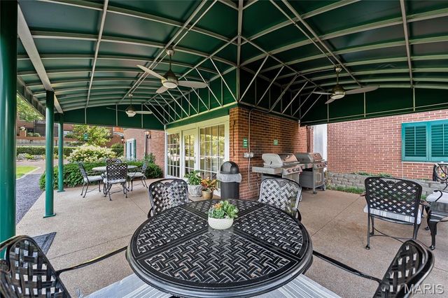 710 S Hanley Road 10B, Clayton, MO 63105