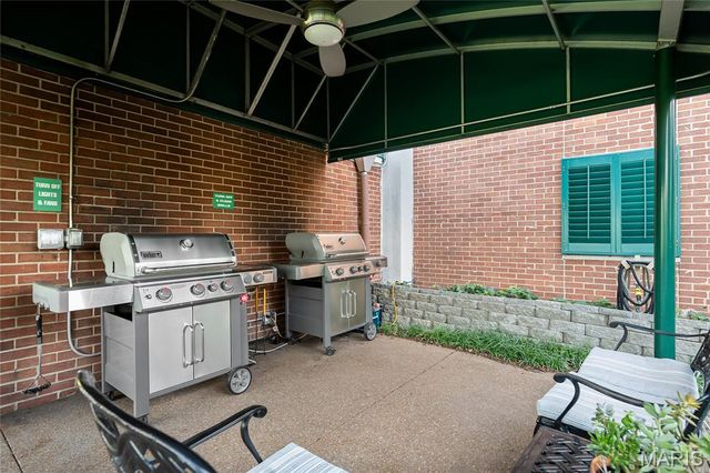 710 S Hanley Road 10B, Clayton, MO 63105