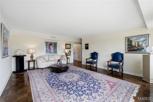 710 S Hanley Road 10B, Clayton, MO 63105