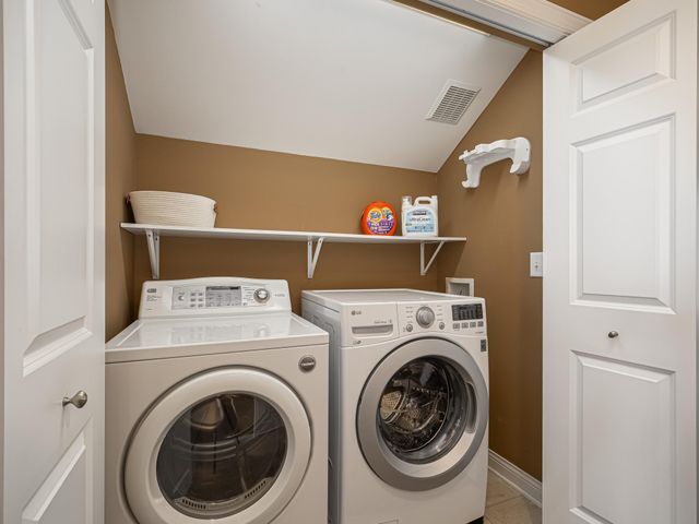 1385 Eustis Street C, Saint Paul, MN 55108