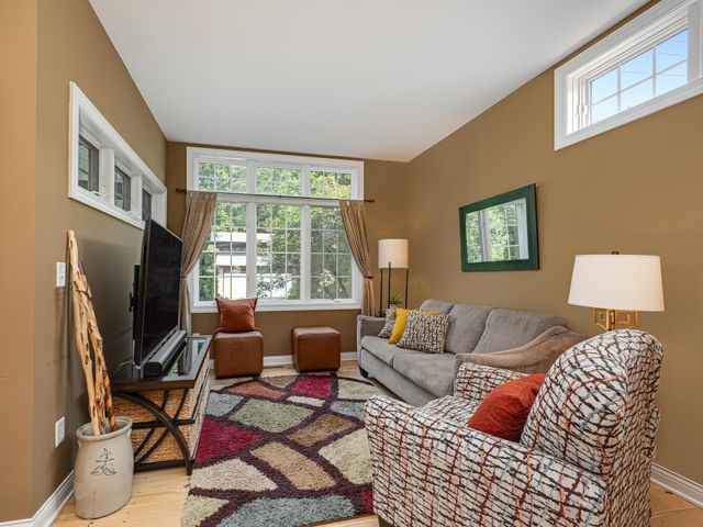 1385 Eustis Street C, Saint Paul, MN 55108