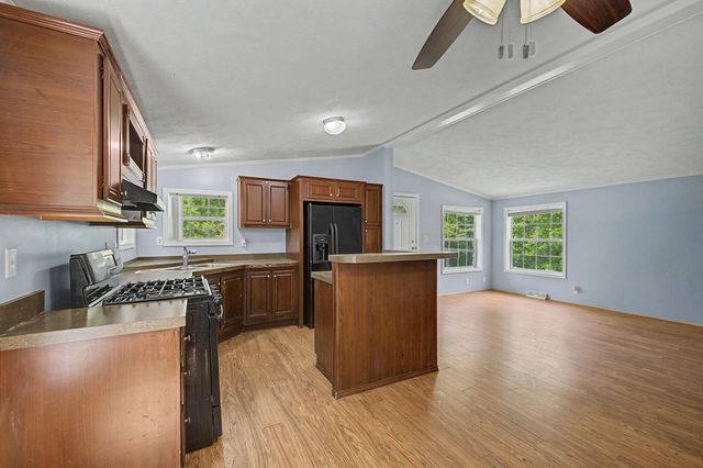 2 Tamarack Place, Londonderry, NH 03038