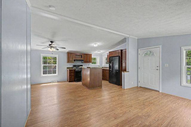 2 Tamarack Place, Londonderry, NH 03038