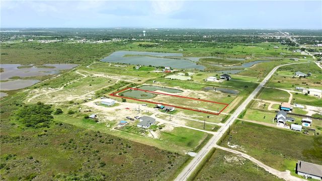 317 Cape Velero Dr, Rockport, TX 78382