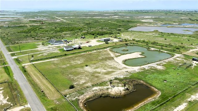 317 Cape Velero Dr, Rockport, TX 78382