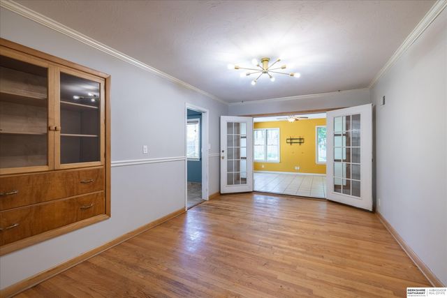 1524 Skyline Drive, Lincoln, NE 68506