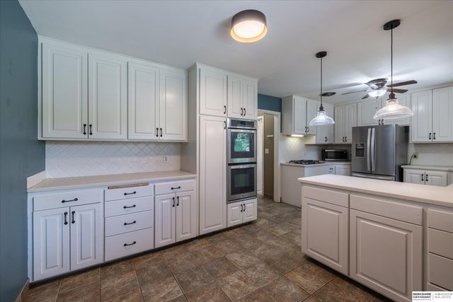 1524 Skyline Drive, Lincoln, NE 68506