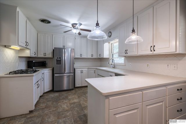 1524 Skyline Drive, Lincoln, NE 68506