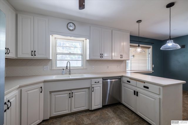 1524 Skyline Drive, Lincoln, NE 68506